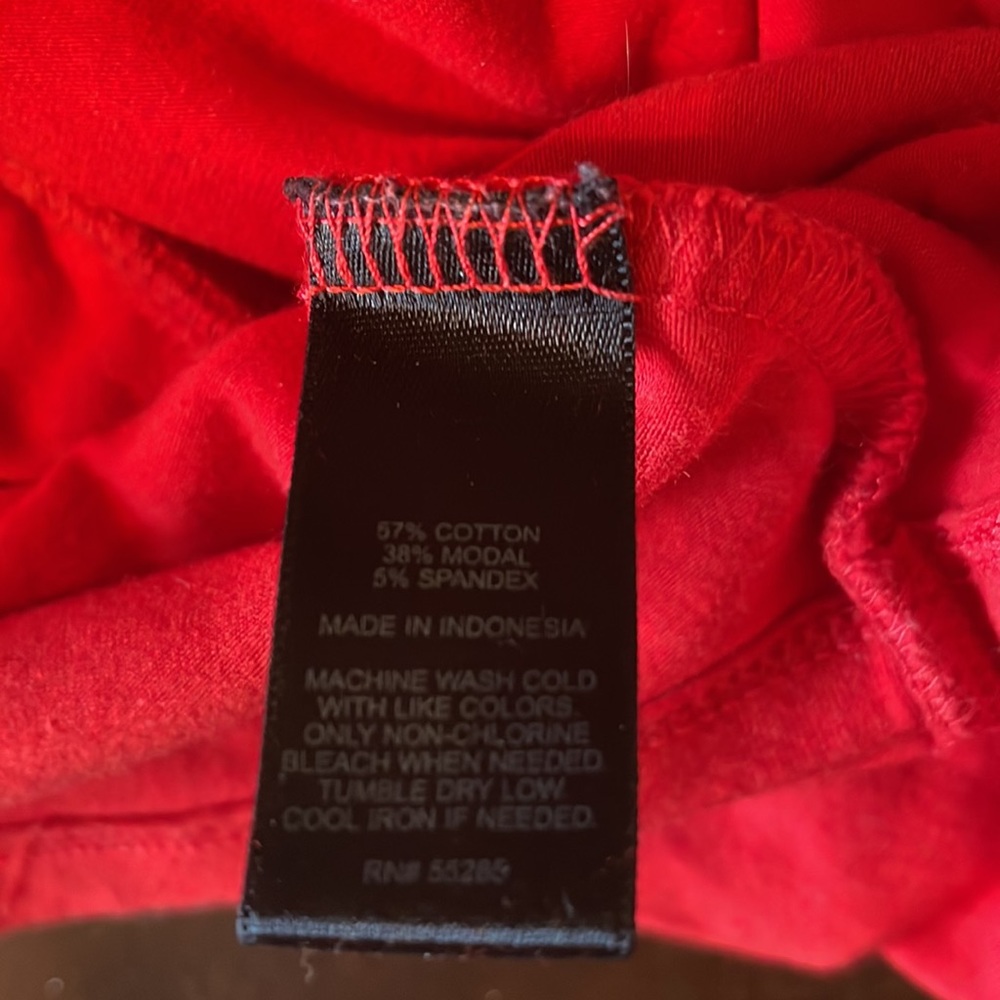 Express red tee - Picture 3 of 3